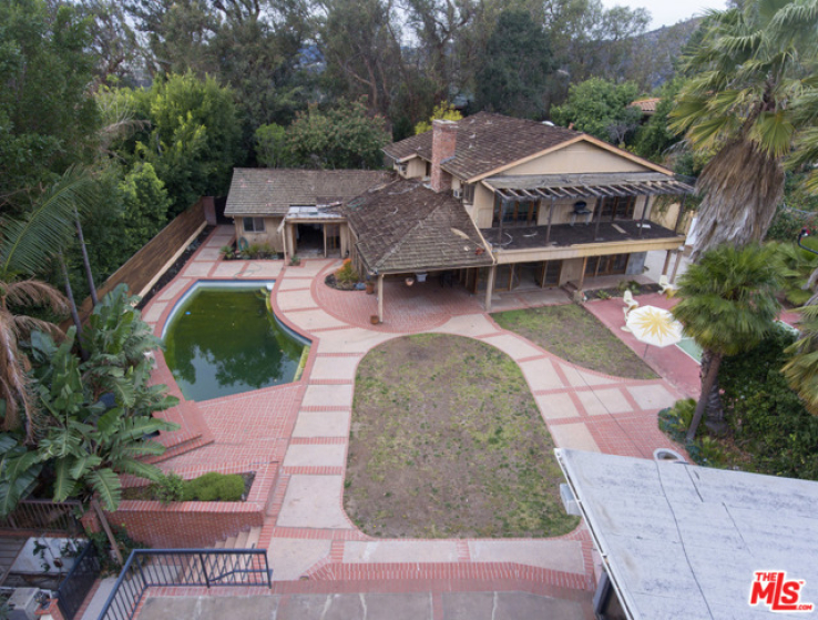 6 Bed Home for Sale in Los Angeles, California