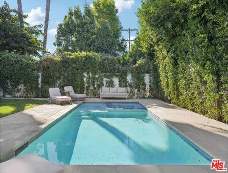 6 Bed Home to Rent in Los Angeles, California