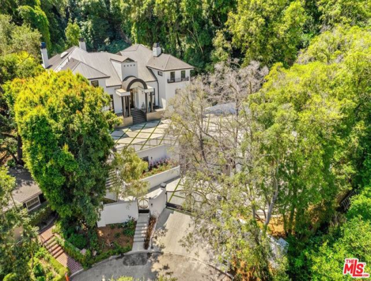 7 Bed Home for Sale in Los Angeles, California