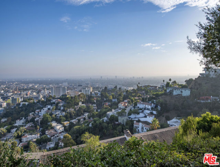 5 Bed Home for Sale in Los Angeles, California