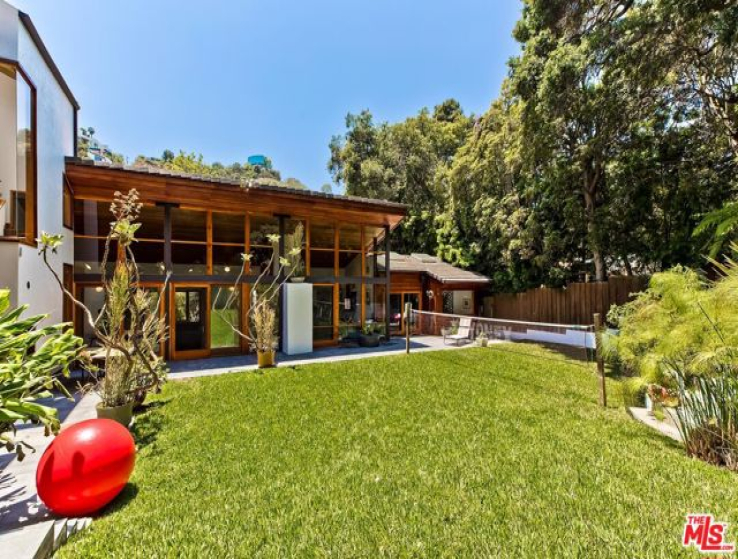 5 Bed Home for Sale in Los Angeles, California