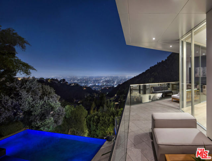 6 Bed Home for Sale in Los Angeles, California