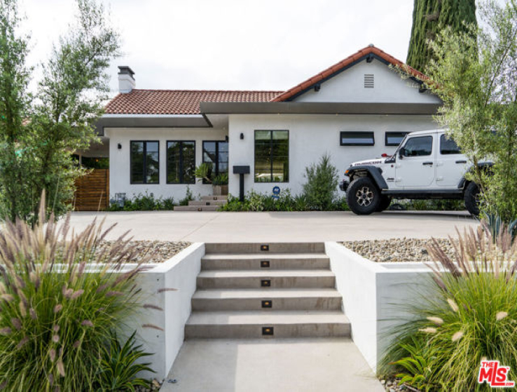 5 Bed Home to Rent in Los Angeles, California