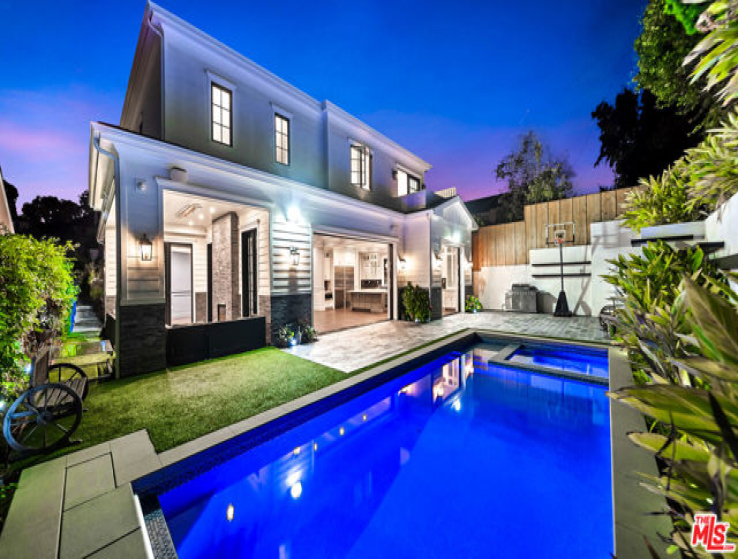 6 Bed Home to Rent in Los Angeles, California