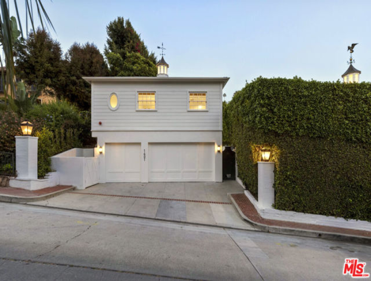 5 Bed Home for Sale in Los Angeles, California