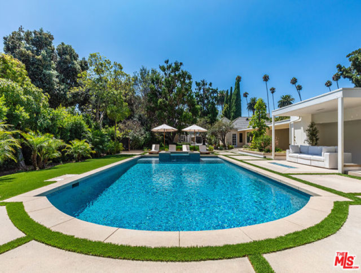 8 Bed Home to Rent in Beverly Hills, California