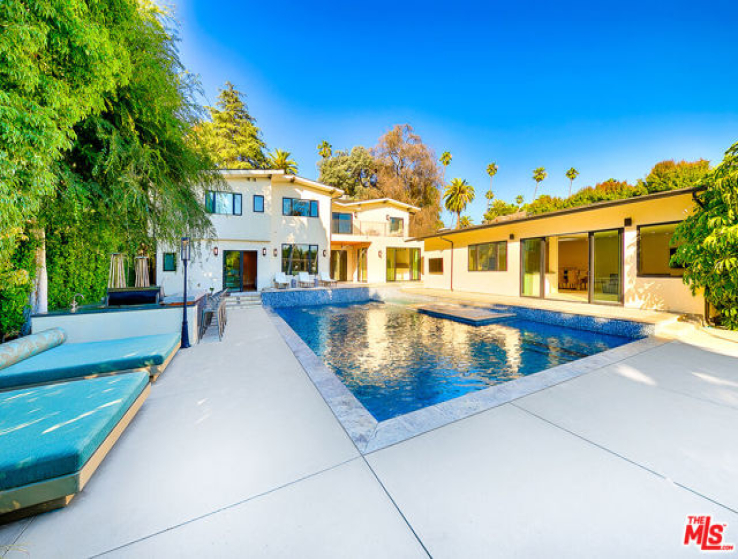 5 Bed Home to Rent in Beverly Hills, California