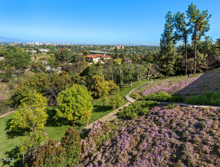 8 Bed Home for Sale in Pasadena, California