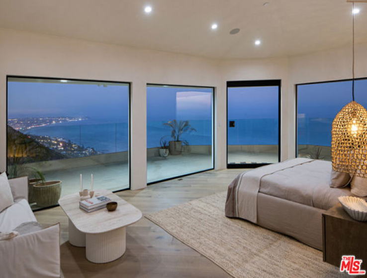 6 Bed Home to Rent in Malibu, California