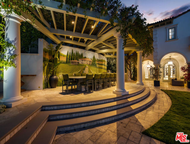 6 Bed Home to Rent in Beverly Hills, California