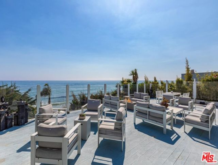 5 Bed Home to Rent in Malibu, California