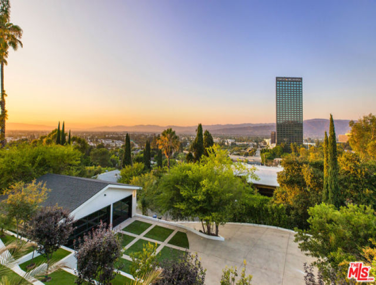 5 Bed Home for Sale in Los Angeles, California