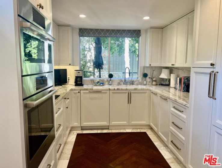 2 Bed Home to Rent in Beverly Hills, California