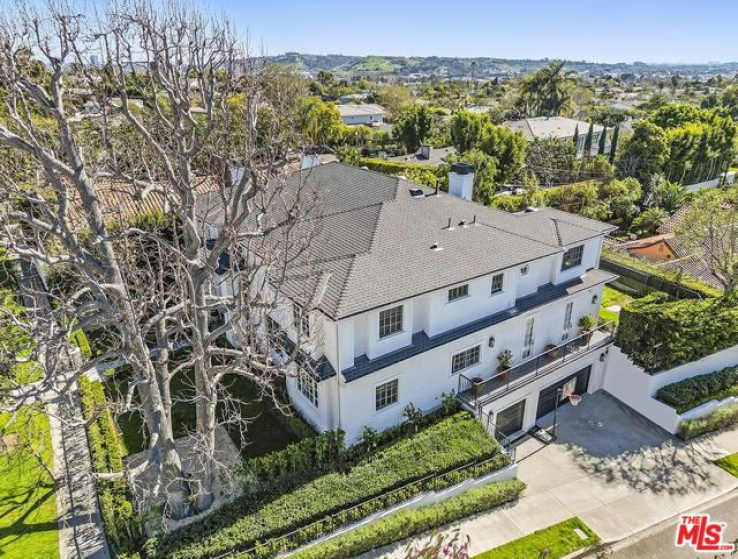 6 Bed Home for Sale in Los Angeles, California