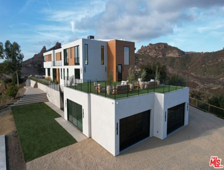 7 Bed Home for Sale in Malibu, California