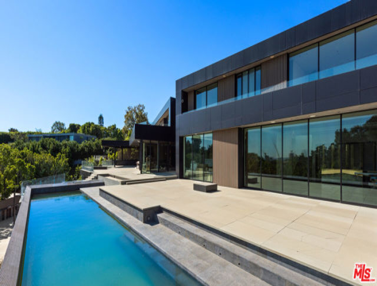 8 Bed Home for Sale in Los Angeles, California