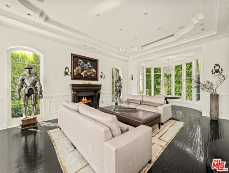 6 Bed Home to Rent in Beverly Hills, California