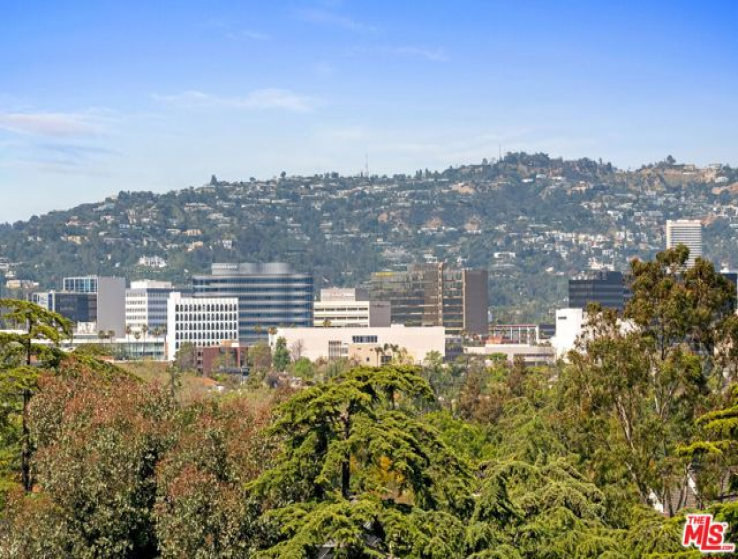 5 Bed Home for Sale in Los Angeles, California