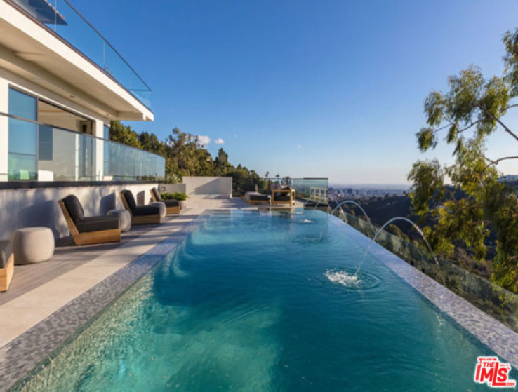 8 Bed Home for Sale in Los Angeles, California