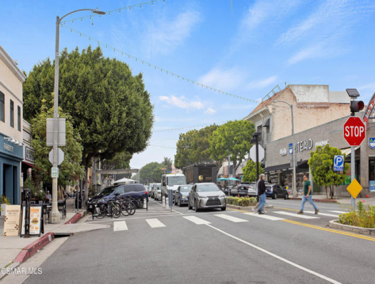 6 Bed Home for Sale in Los Angeles, California