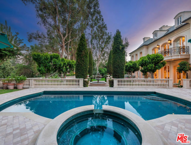 8 Bed Home for Sale in Los Angeles, California