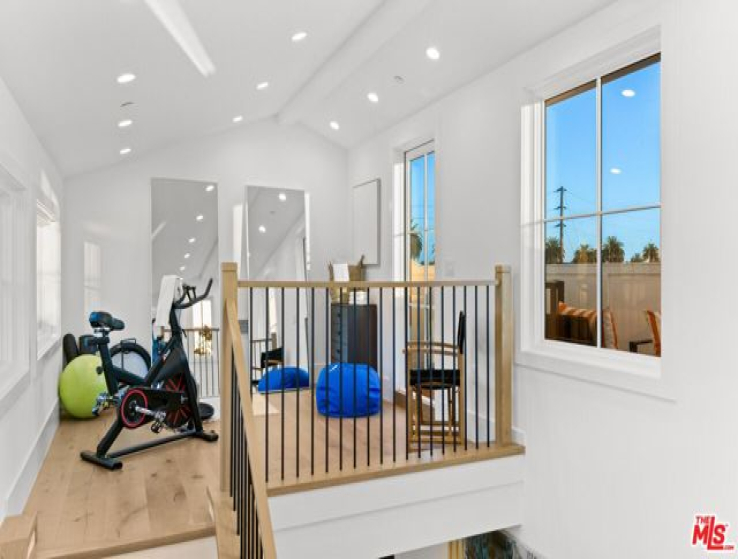 5 Bed Home to Rent in Santa Monica, California