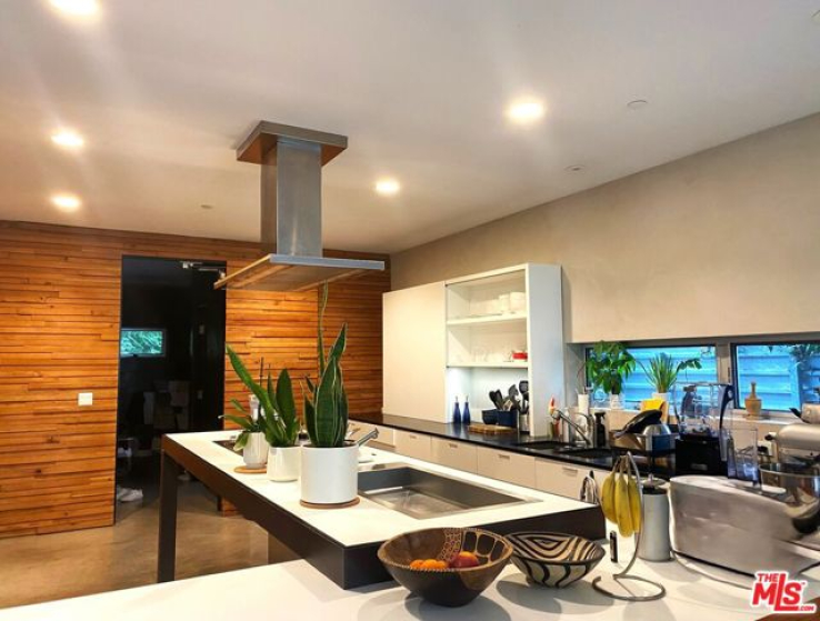 1 Bed Home for Sale in Santa Monica, California