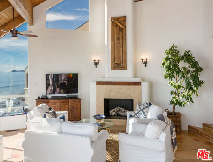 5 Bed Home to Rent in Malibu, California