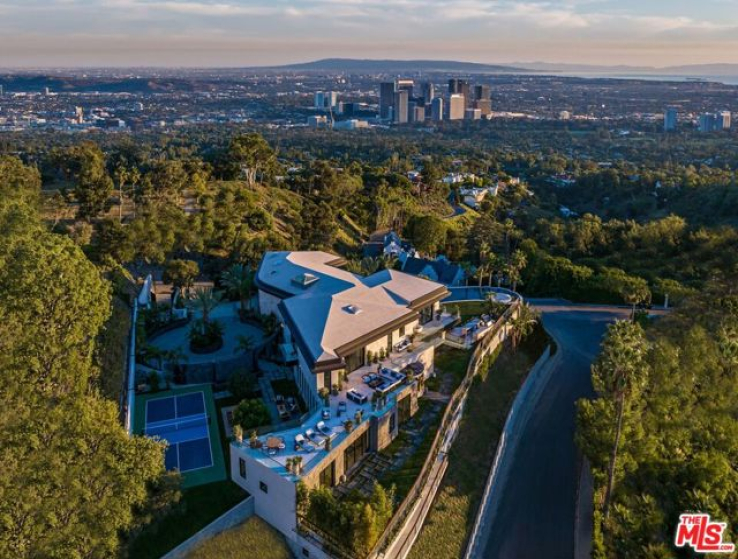 7 Bed Home for Sale in Beverly Hills, California