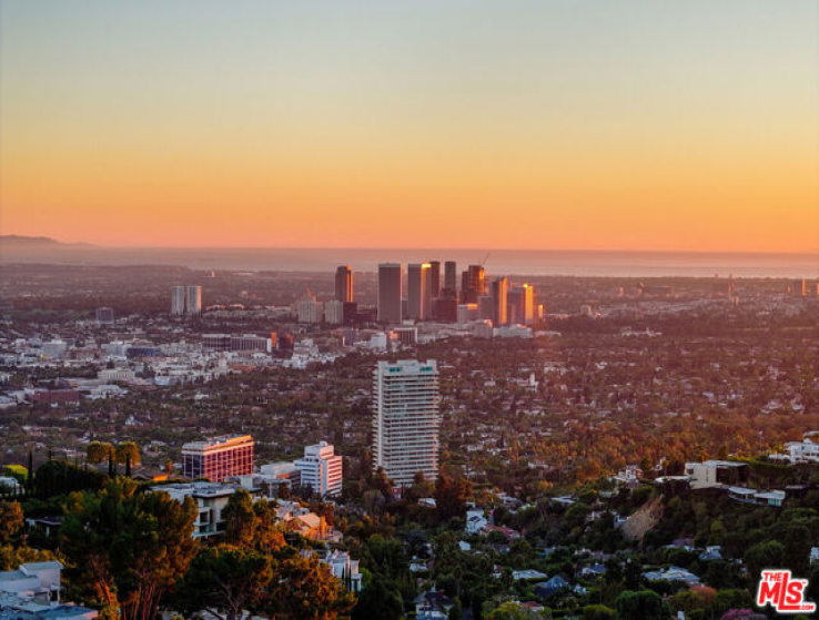 5 Bed Home for Sale in Los Angeles, California