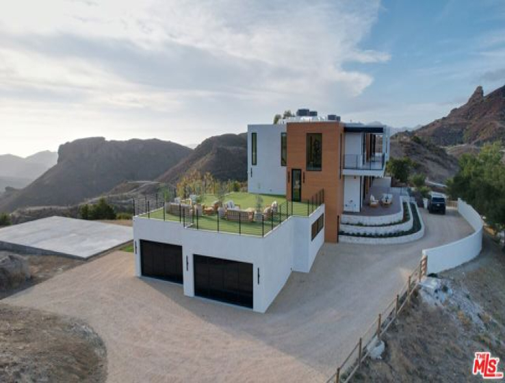 7 Bed Home for Sale in Malibu, California