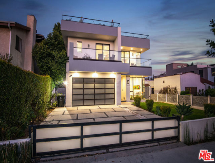 5 Bed Home for Sale in Los Angeles, California