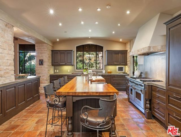 8 Bed Home for Sale in Los Angeles, California