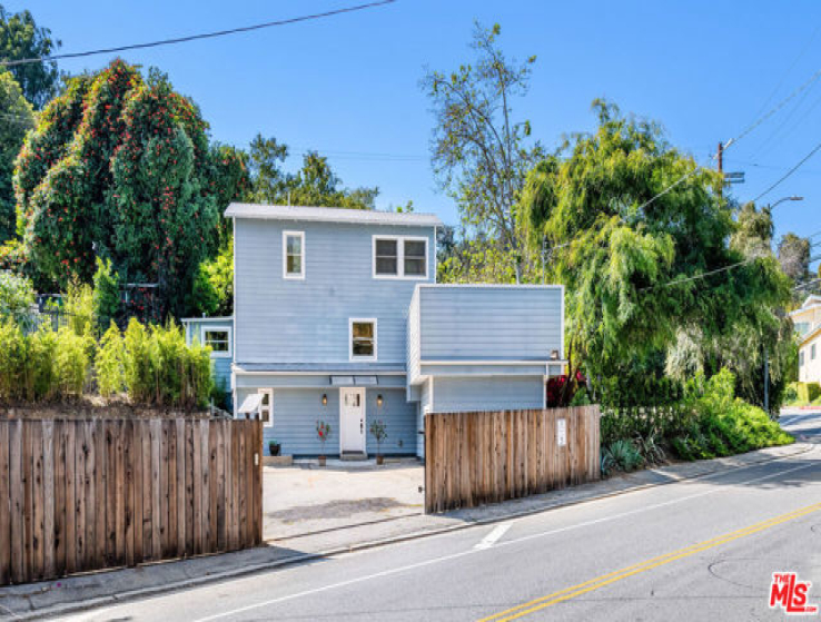 4 Bed Home for Sale in Los Angeles, California