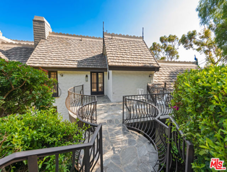 6 Bed Home for Sale in Malibu, California