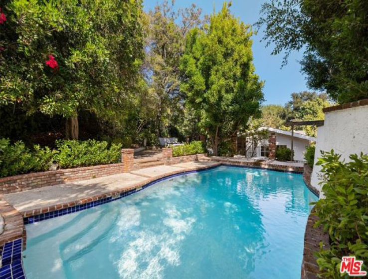 5 Bed Home for Sale in Los Angeles, California