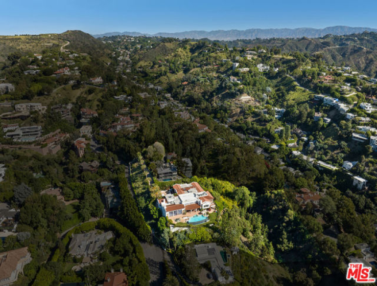 10 Bed Home to Rent in Beverly Hills, California