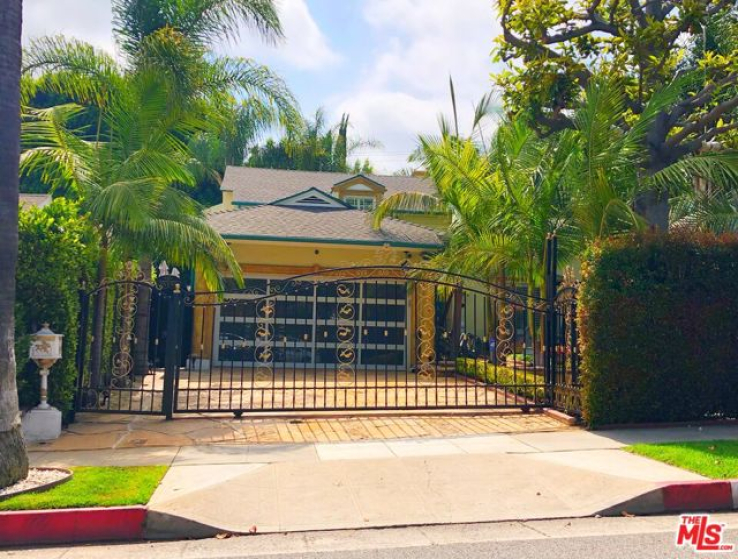 4 Bed Home to Rent in Beverly Hills, California