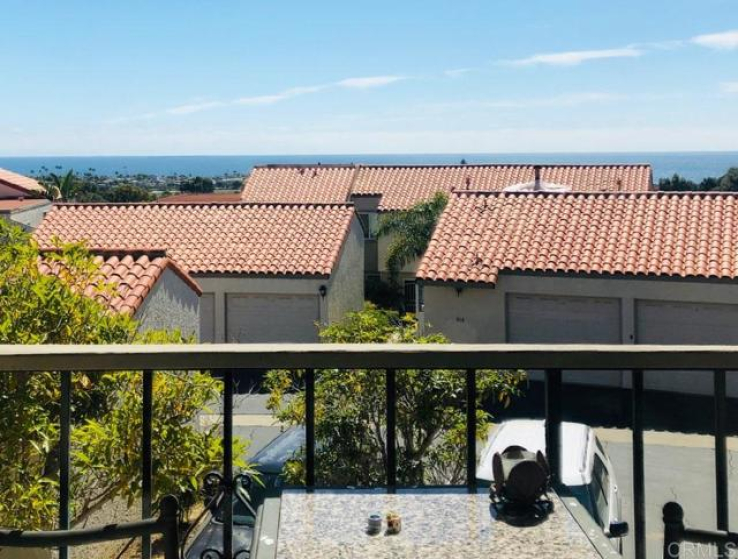 2 Bed Home to Rent in Carlsbad, California