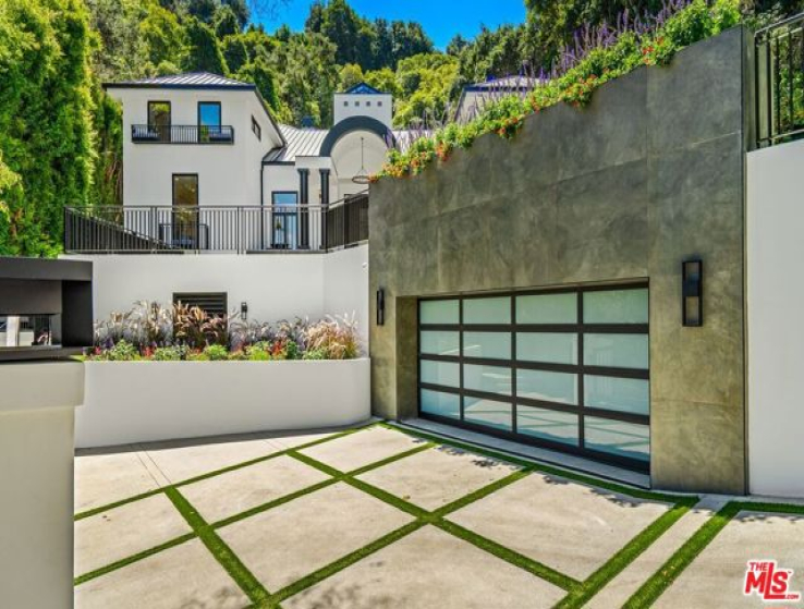 7 Bed Home for Sale in Los Angeles, California