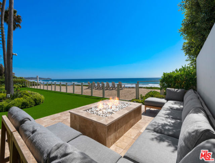 6 Bed Home to Rent in Malibu, California