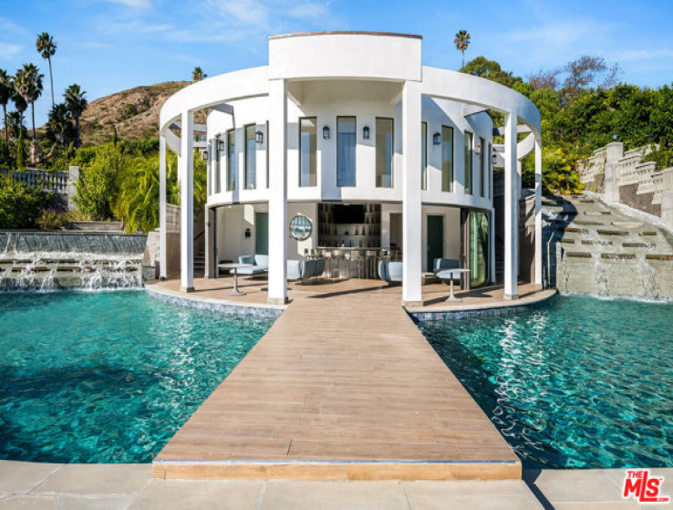 7 Bed Home for Sale in Malibu, California