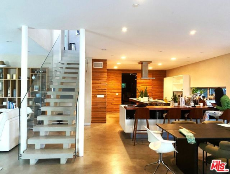 1 Bed Home for Sale in Santa Monica, California