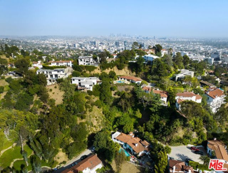 5 Bed Home for Sale in Los Angeles, California