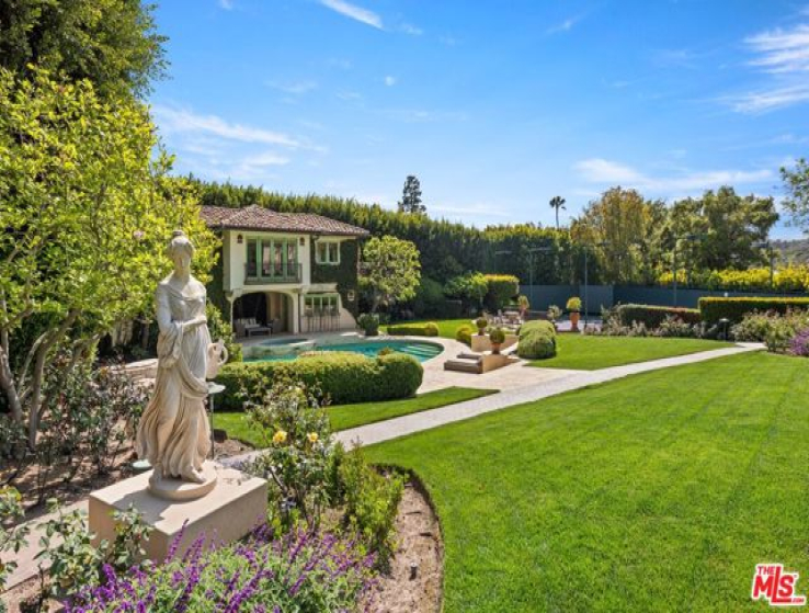 8 Bed Home for Sale in Pacific Palisades, California