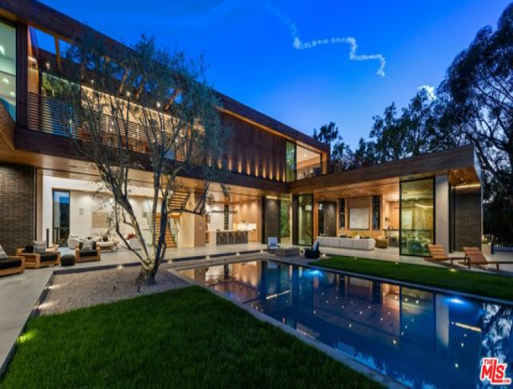 6 Bed Home for Sale in Beverly Hills, California