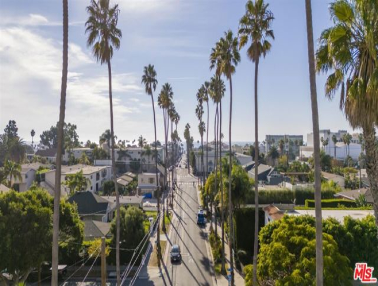  Income Home for Sale in Santa Monica, California