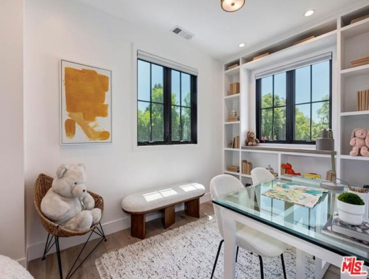 4 Bed Home for Sale in Studio City, California