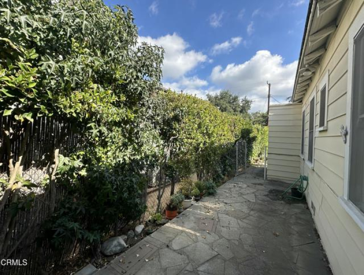 3 Bed Home to Rent in Altadena, California