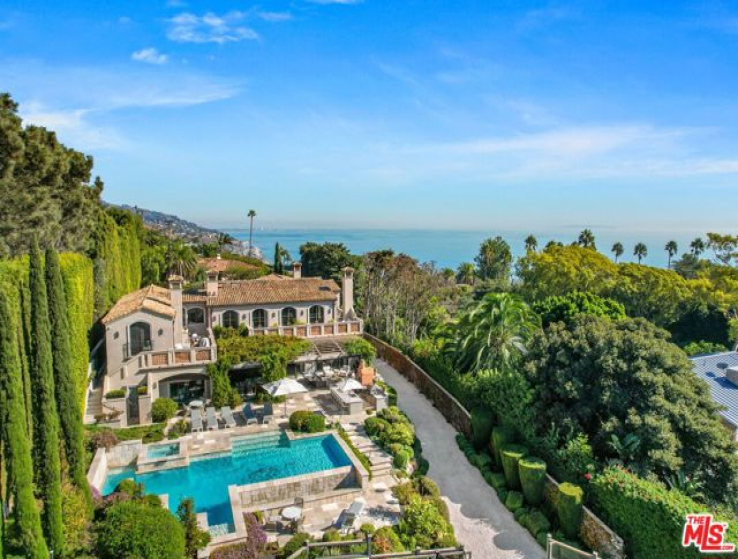 5 Bed Home to Rent in Malibu, California